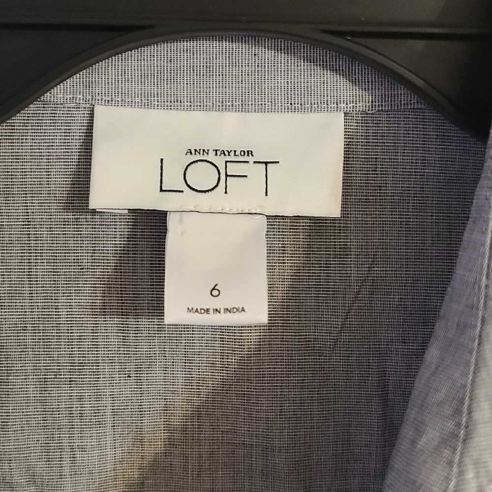 Ann Taylor LOFT Gray Blouse Size 6. Perfect. Like New